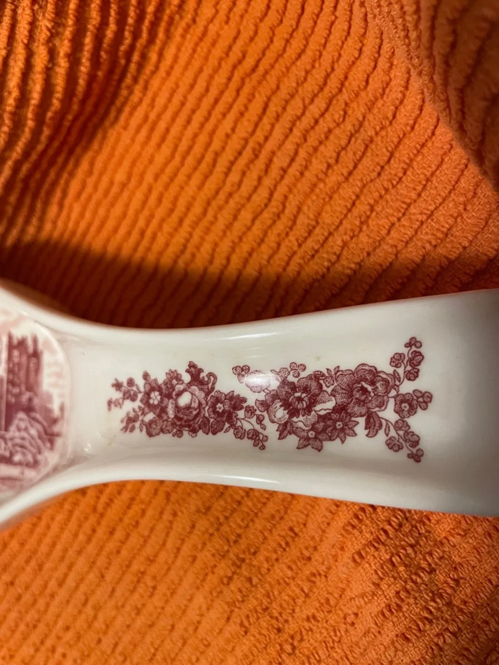 Johnson Brothers White Porcelain Spoon Rest with Red Transferware Motif - Picture 3 of 4